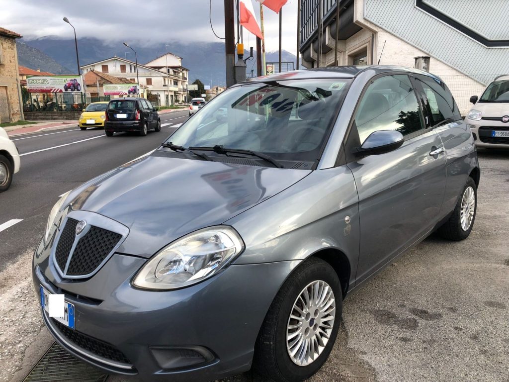 Lancia Ypsilon 1.3 MJT Platino ADATTA NEOPATENTATI – KM CERTIFICATI