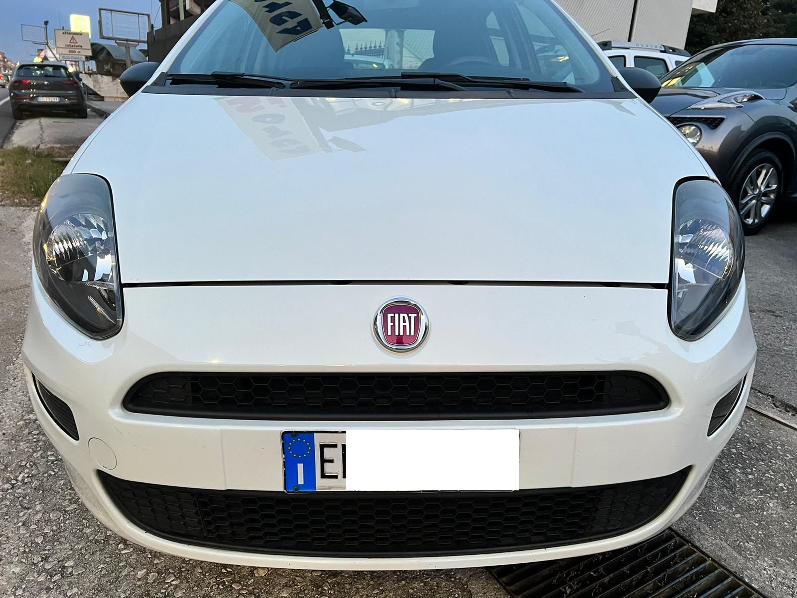 Scopri di più sull'articolo Fiat Punto Evo  1.4 80 cv Benzina/Gpl Emotion