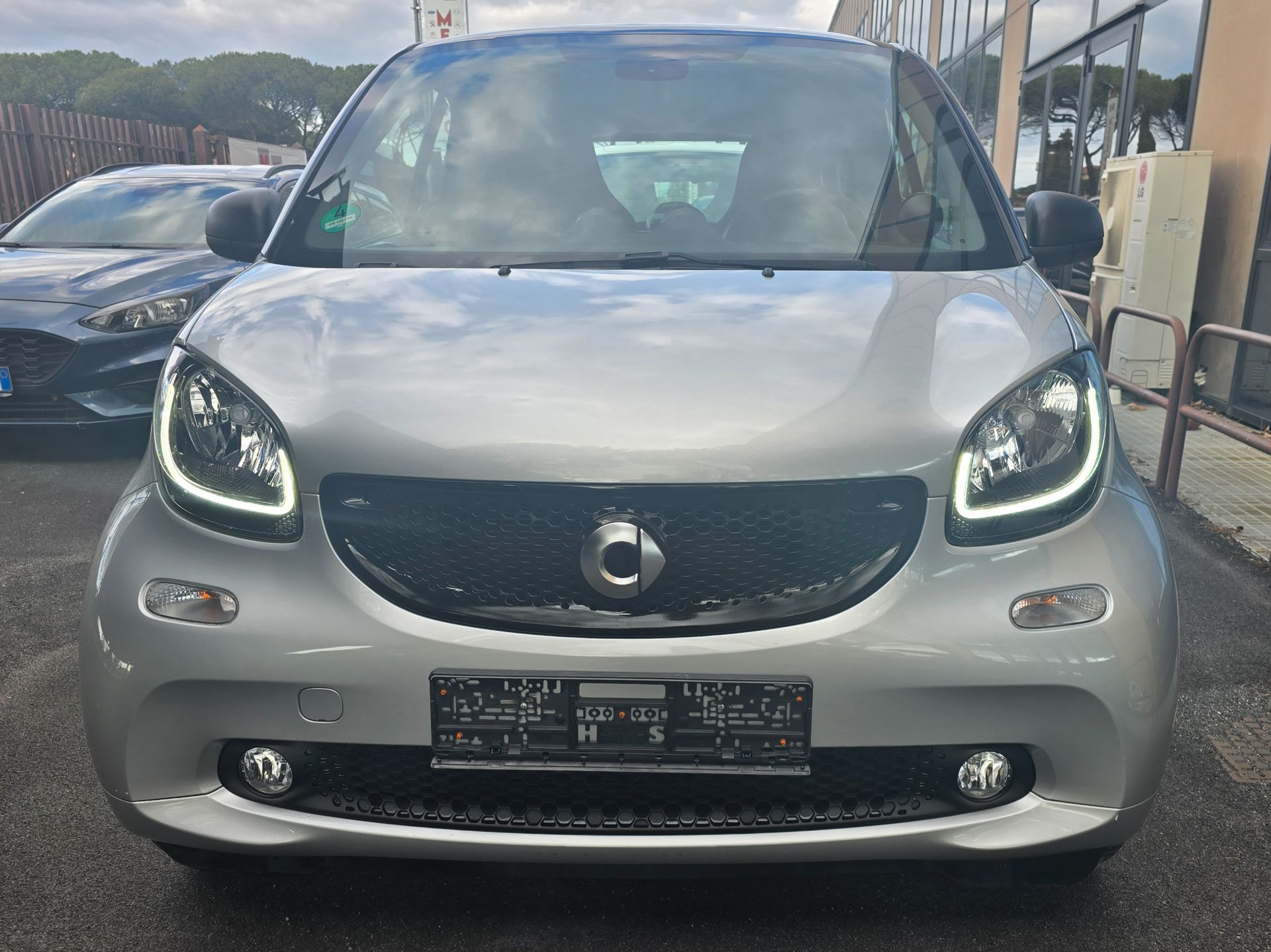 Scopri di più sull'articolo smart forTwo  0.9 71 cv Benzina PASSION TETTO PANORAMICO NAVI