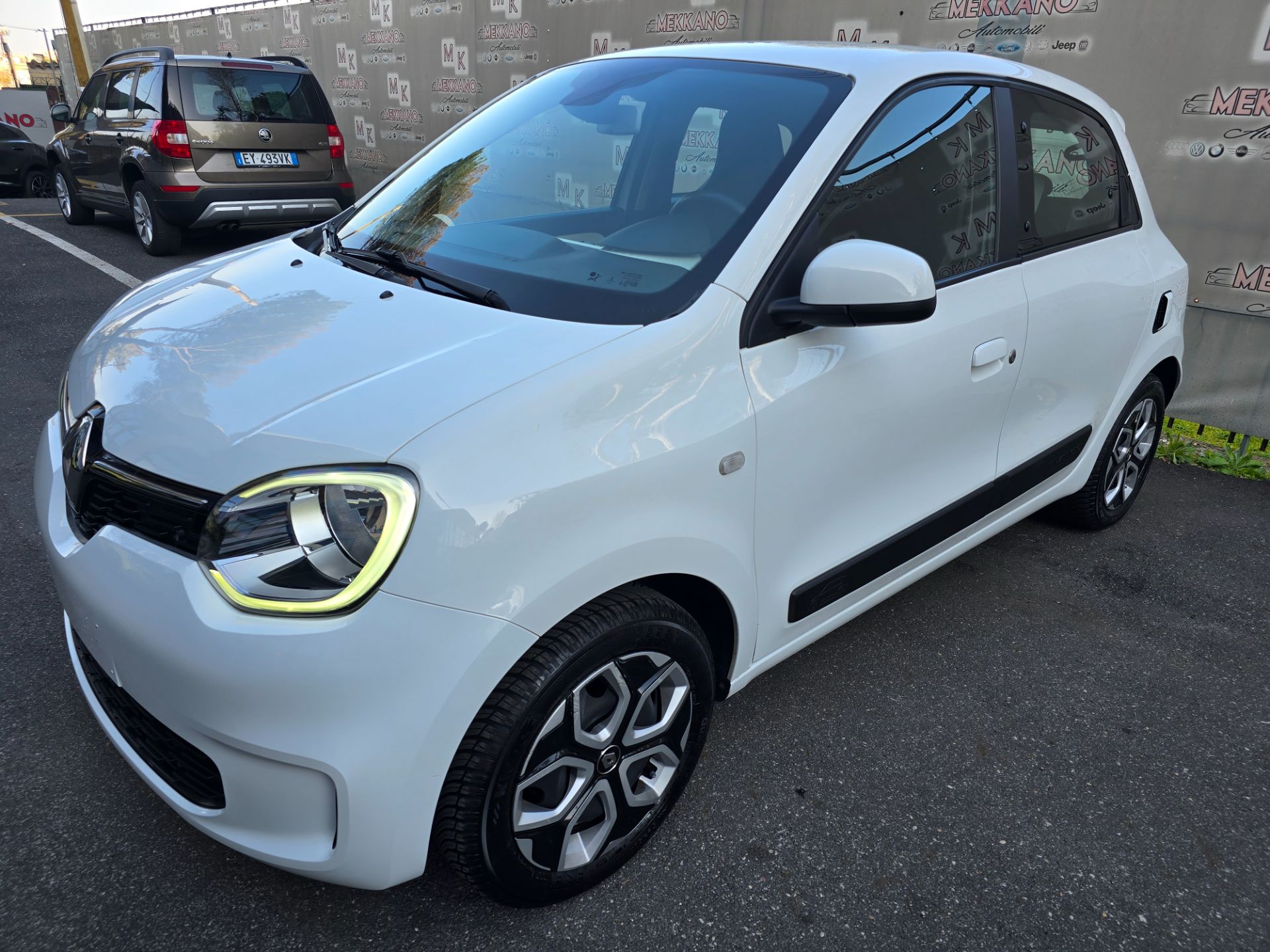 Renault Twingo  1.0 69 cv Benzina LIMITED LED Ok Neopatentati